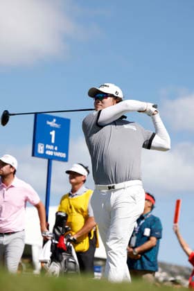 January 17, 2026, Honolulu, Hawaii, USA: S.H. Kim, in first position entering Round 3, makes a tee shot at the 1st of the 2026 Sony Open in Honolulu, Hawaii on January 17, 2026. Honolulu USA - ZUMAm310 20260117_zsp_m310_127 Copyright: xElliotxMilesx