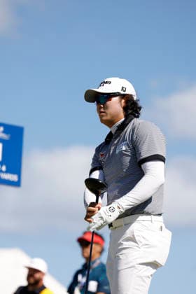 January 17, 2026, Honolulu, Hawaii, USA: S.H. Kim watches his tee shot at the 1st during Round 3 of the 2026 Sony Open in Honolulu, Hawaii on January 17, 2026. Honolulu USA - ZUMAm310 20260117_zsp_m310_128 Copyright: xElliotxMilesx