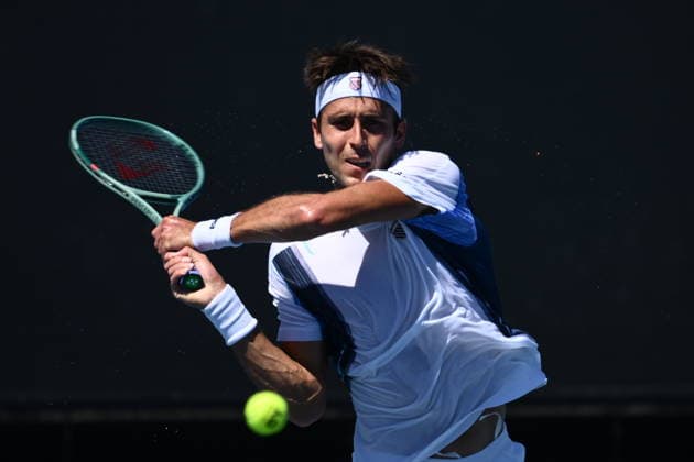TENNIS AUSTRALIAN OPEN, Tomas Martin Etcheverry of Argentina in action during the Men™s 1st round match against Miomir Kecmanovic of Serbia on day 1 of the 2026 Australian Open tennis tournament at Melbourne Park in Melbourne, Sunday, January 18, 2026. ( NO ARCHIVING MELBOURNE VICTORIA AUSTRALIA  Copyright: xJOELxCARRETTx 20260118118840016467