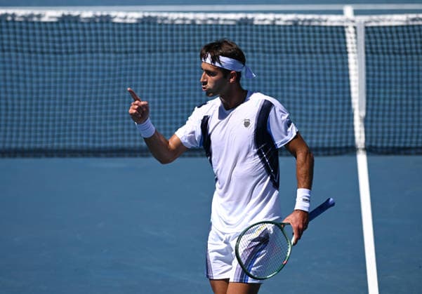 TENNIS AUSTRALIAN OPEN, Tomas Martin Etcheverry of Argentina reacts during the Men™s 1st round match against Miomir Kecmanovic of Serbia on day 1 of the 2026 Australian Open tennis tournament at Melbourne Park in Melbourne, Sunday, January 18, 2026. ( NO ARCHIVING MELBOURNE VICTORIA AUSTRALIA  Copyright: xJOELxCARRETTx 20260118179975930529