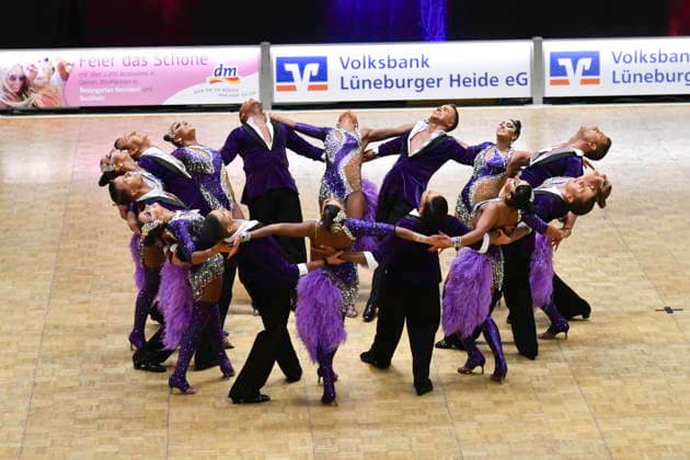 GER; Tanzen, 1. Bundesliga der Lateinformationen 17.01.2025, GER; Tanzen, 1. Bundesliga der Lateinformationen,, Kleines Finale, im Bild TSC Walsrode Team A mit dem Thema Beautiful