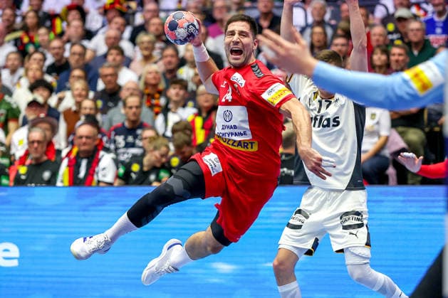 17.01.2026, Handball, Men s EHF EURO 2026, Deutschland - Serbien, Jyske Bank Boxen in Herning, Dänemark, Preliminary Round: Lazar Kukic (Serbien 24) Dänemark