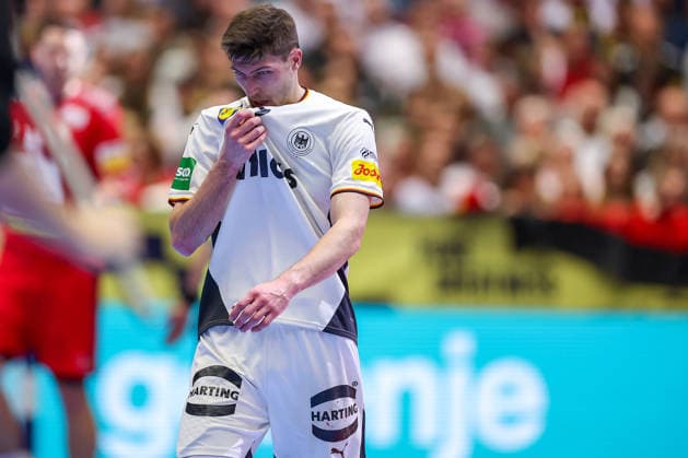 17.01.2026, Handball, Men s EHF EURO 2026, Deutschland - Serbien, Jyske Bank Boxen in Herning, Dänemark, Preliminary Round: Lukas Zerbe (Germany 17) enttäuscht Enttäuschung Dänemark
