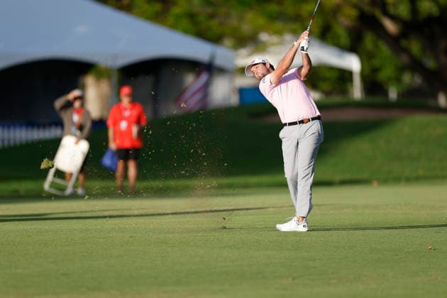 January 17, 2026, Honolulu, Hawaii, USA: DAVIS RILEY makes an approach shot from the 18th fairway during Round 3 of the 2026 Sony Open in Honolulu, Hawaii on January 17, 2026. Honolulu USA - ZUMAm310 20260117_zsp_m310_146 Copyright: xElliotxMilesx