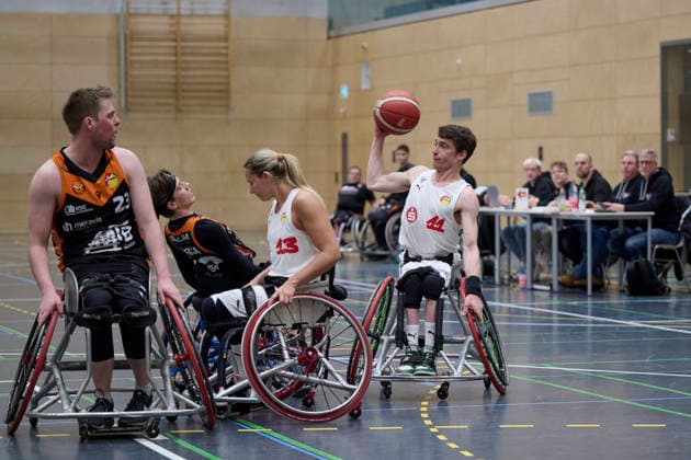 Nürnberg Falcons vs. Hannover United 2, Rollstuhl Basketball, 2. Rollstuhl Basketball Bundesliga, Division A, RBBL2 Div A 25 26, Nürnberg, Sporthalle Berthold-Brecht-Schule, 11 Kim Robins (Nürnberg Falcons), 13 Svenjy Mayere (Nürnberg Falcons) RBBL2, Nürnberg Falcons vs. Hannover United 2 Nürnberg Sporthalle Berthold-Brecht-Schule Bayern Deutschland