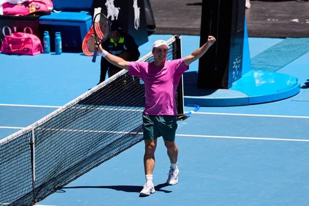 Arthur Fery of Great Britain celebrates winning his first round match against Flavio Cobolli of Italy Australian Open tennis tournament, Day One, Melbourne Park, Australia - 18 Jan 2026Melbourne Melbourne Park Victoria (VIC) Australia  Copyright: xRachelxBach Shutterstockx 16302999y