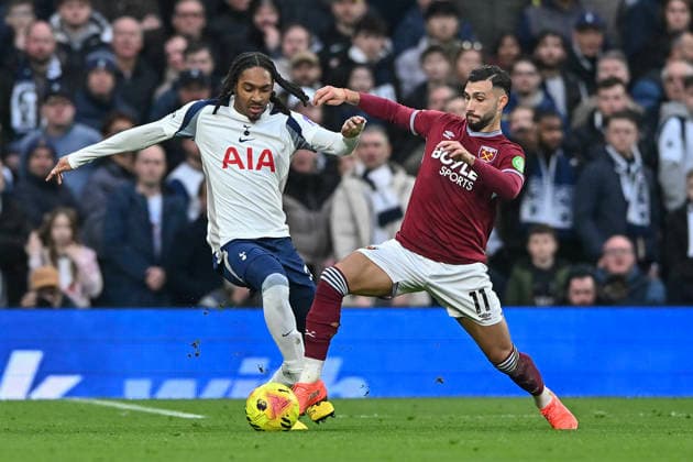 (260118) -- LONDON, Jan. 18, 2026 -- Djed Spence (L) of Tottenham Hotspur battles with Taty Castellanos of West Ham United during the English Premier League match between Tottenham Hotspur and West Ham United in London, Britain, on Jan. 17, 2026. FOR EDITORIAL USE ONLY. NOT FOR SALE FOR MARKETING OR ADVERTISING CAMPAIGNS. NO USE WITH UNAUTHORIZED AUDIO, VIDEO, DATA, FIXTURE LISTS, CLUB LEAGUE LOGOS OR LIVE SERVICES. ONLINE IN-MATCH USE LIMITED TO 45 IMAGES, NO VIDEO EMULATION. NO USE IN BETTING, GAMES OR SINGLE CLUB LEAGUE PLAYER PUBLICATIONS. (SP)BRITAIN-LONDON-FOOTBALL-PREMIER LEAGUE-TOTTENHAM HOTSPUR VS WEST HAM UNITED LixYing 