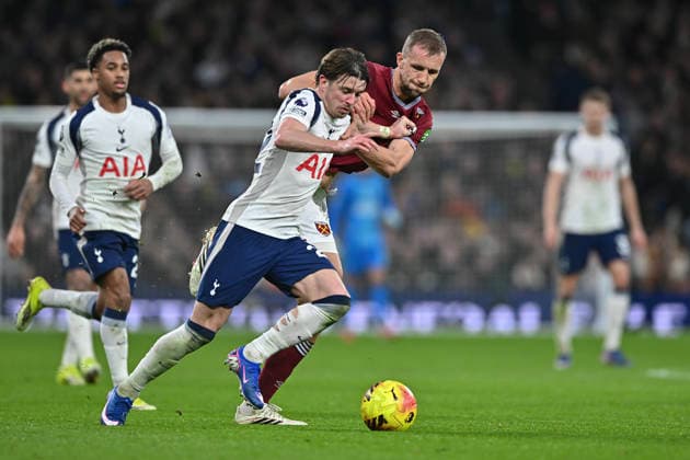 (260118) -- LONDON, Jan. 18, 2026 -- Conor Gallagher (front L) of Tottenham Hotspur vies with Tomas Soucek of West Ham United during the English Premier League match between Tottenham Hotspur and West Ham United in London, Britain, on Jan. 17, 2026. FOR EDITORIAL USE ONLY. NOT FOR SALE FOR MARKETING OR ADVERTISING CAMPAIGNS. NO USE WITH UNAUTHORIZED AUDIO, VIDEO, DATA, FIXTURE LISTS, CLUB LEAGUE LOGOS OR LIVE SERVICES. ONLINE IN-MATCH USE LIMITED TO 45 IMAGES, NO VIDEO EMULATION. NO USE IN BETTING, GAMES OR SINGLE CLUB LEAGUE PLAYER PUBLICATIONS. (SP)BRITAIN-LONDON-FOOTBALL-PREMIER LEAGUE-TOTTENHAM HOTSPUR VS WEST HAM UNITED LixYing 