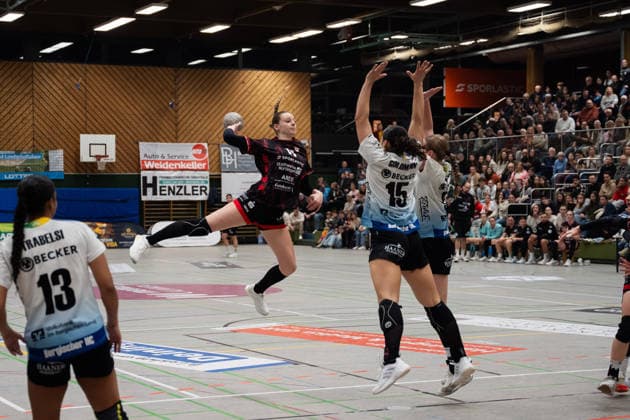 Nele Nusser (TG Nuertingen, 11) und Norma Goldmann (Bergischer HC 06, 15), TG Nuertingen vs. Bergischer HC 06, Handball, 2. Bundesliga Frauen, 14. Spieltag, Saison 2025 2026, 17.01.2026, TG Nuertingen vs. Bergischer HC 06, Handball, 2. Bundesliga Frauen, 14. Spieltag, Saison 2025 2026, 17.01.2026 Nuertingen Copyright: xEibner-Pressefoto MaxxVogelx EP_MVL
