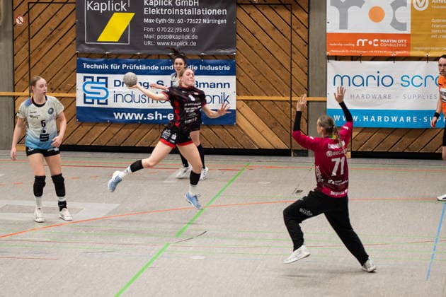 Ronja Buehler (TG Nuertingen, 09) und Lena Lindemann (Bergischer HC 06, 71), TG Nuertingen vs. Bergischer HC 06, Handball, 2. Bundesliga Frauen, 14. Spieltag, Saison 2025 2026, 17.01.2026, TG Nuertingen vs. Bergischer HC 06, Handball, 2. Bundesliga Frauen, 14. Spieltag, Saison 2025 2026, 17.01.2026 Nuertingen Copyright: xEibner-Pressefoto MaxxVogelx EP_MVL