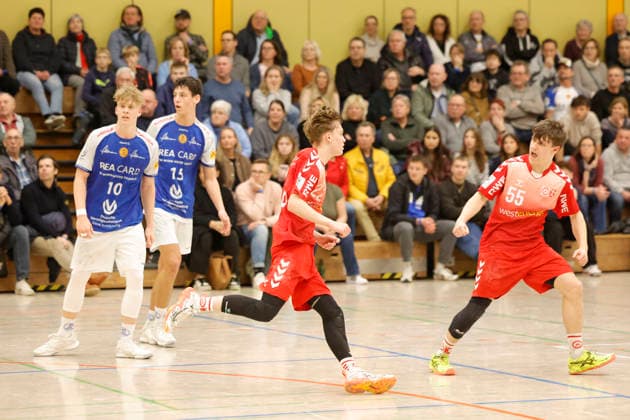17.01.2026 Handball Meisterrunde B-Junioren TSV Pfungstadt - TuSEM Essen (33:36) Körpersprache Bildmitte Jaron Schloss (22 TuSEM) rechts Paul Bandura (55 TuSEM) Pfungstadt Hessen Deutschland
