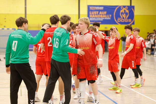 17.01.2026 Handball Meisterrunde B-Junioren TSV Pfungstadt - TuSEM Essen (33:36) Freude Jubel Emotion nach Spielende über Auswärtssieg Tim Bredlau (20 TuSEM) Lennart Otte (16 TuSEM) Tom Schemionek (14 TuSEM) Pfungstadt Hessen Deutschland