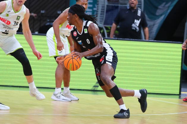 18. Spieltag der Basketball 2. Bundesliga ProA in der Oberfrankenhalle in Bayreuth Saison 2025-2026 BBC Bayreuth gegen Paderborn Baskets Kevin Osawe (Paderborn Baskets) -0-