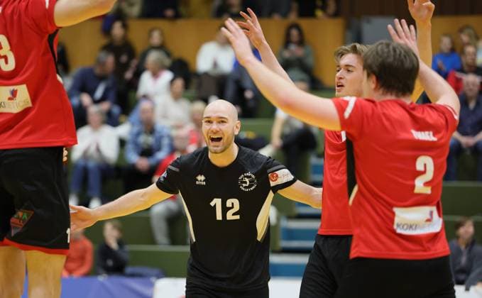 Deutschland - Kriftel - 17.01.2026 Volleyball - Hessen - 2. Bundesliga Süd - Herren Saison 2025 2026 TuS Kriftel (rot) - L.E. Volleys (blau) v.l. Florian Ruhm (Kriftel - Nr. 12) TuS Kriftel - L.E. Volleys