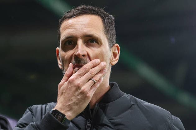 1. Bundesliga - SV Werder Bremen - Eintracht Frankfurt am 16.01.2026 im Weserstadion in Bremen Trainer Dino Toppmöller Toppmoeller Toppmoller (Frankfurt) unzufrieden, enttäuscht, enttaeuscht, niedergeschlagen.