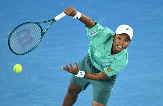 TENNIS AUSTRALIAN OPEN, Mananchaya Sawangkaew of Thailand in action during the Women™s 1st round match against Emma Raducanu of Great Britain on day 1 of the 2026 Australian Open tennis tournament at Melbourne Park in Melbourne, Sunday, January 18, 2026. ( NO ARCHIVING MELBOURNE VICTORIA AUSTRALIA  Copyright: xJAMESxROSSx 20260118185395578372