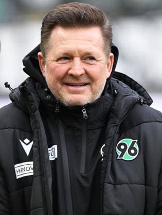 Fussball - 2. Bundesliga - Saison 2025 26 1. FC Kaiserslautern 18.02.2026 Fritz-Walter-Stadion 1. FC Kaiserslautern (fck) - Hannover 96 (h) Trainer Christian TITZ (Hannover 96) 1. FC Kaiserslautern
