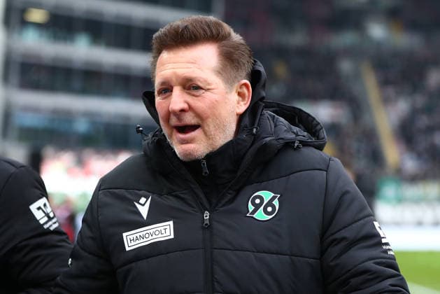 2. Bundesliga: 1. FC Kaiserslautern - Hannover 96 am 18.01.2026 im Fritz-Walter-Stadion in Kaiserslautern Trainer Christian Titz (Hannover 96)