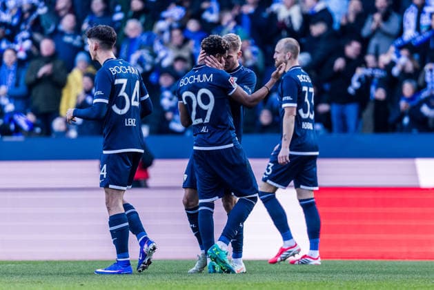 2. Fussball Bundesliga, VfL Bochum - SV Darmstadt 98; 18.01.2026 Jubel zum 1:1 durch Francis Onyeka (VfL Bochum, 21), Tor, Torjubel 2. Fussball Bundesliga, VfL Bochum - SV Darmstadt 98, VONONVIA Ruhrstadion am 18.01.2026 DFL REGULATIONS PROHIBIT ANY USE OF PHOTOGRAPHS AS IMAGE SEQUENCES AND OR QUASI-VIDEO.