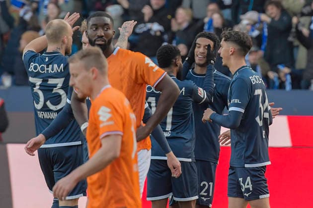 Francis Onyeka (Bochum 21) jubelt nach dem Tor zum 1:1 mit der Mannschaft 18.01.2026 Fussball VfL Bochum vs SV Darmstadt 98, Vonovia Ruhrstadion, Bochum, DFB DFL REGULATIONS PROHIBIT ANY USE OF PHOTOGRAPHS AS IMAGE SEQUENCES AND OR QUASI-VIDEO