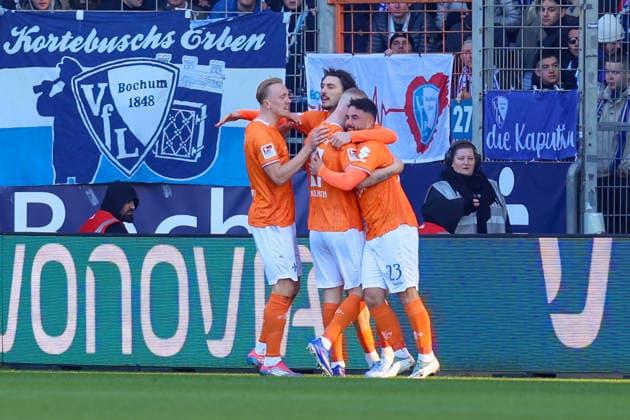 Torjubel zum 1:0 für Darmstadt 98 durch Fraser Hornby (SV Darmstadt 98), Marco Richter (SV Darmstadt 98), Isac Lidberg (SV Darmstadt 98) GER, VfL Bochum gegen SV Darmstadt 98, Fussball, 2.Liga, 18.Spieltag, Spielzeit 2025 2026, 18.01.2026 DFL REGULATIONS PROHIBIT ANY USE OF PHOTOGRAPHS AS IMAGE SEQUENCES AND OR QUASI-VIDEO GER, VfL Bochum gegen SV Darmstadt 98, Fussball, 2.Liga, 18.Spieltag, Spielzeit 2025 2026, 18.01.2026 Bochum