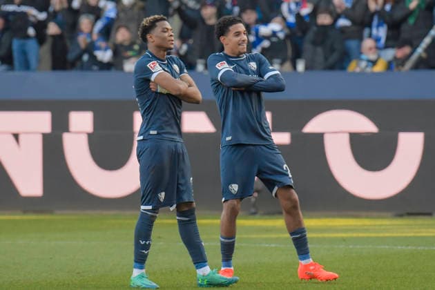 Francis Onyeka (Bochum 21) jubelt nach dem Tor zum 1:1 mit Farid Alfa-Ruprecht (Bochum 29) 18.01.2026 Fussball VfL Bochum vs SV Darmstadt 98, Vonovia Ruhrstadion, Bochum, DFB DFL REGULATIONS PROHIBIT ANY USE OF PHOTOGRAPHS AS IMAGE SEQUENCES AND OR QUASI-VIDEO