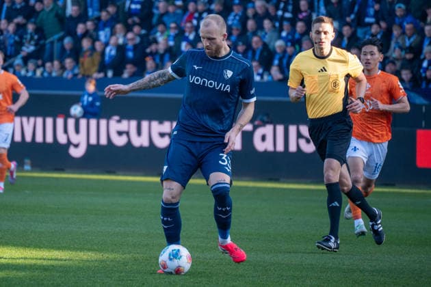 Deutschland: 2.Bundesliga 2025 26 Vfl Bochum vs. SV Darmstadt 98,18. Spieltag - 18.01.2026 - Vonovia Ruhstadion (Bochum) Philipp Hofmann (Vfl Bochum,33)
