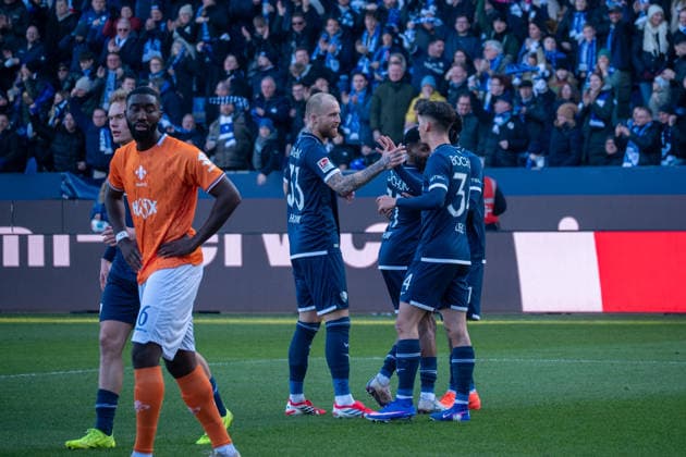 Deutschland: 2.Bundesliga 2025 26 Vfl Bochum vs. SV Darmstadt 98,18. Spieltag - 18.01.2026 - Vonovia Ruhstadion (Bochum) Jubeltor Cajetan Lenz (Vfl Bochum,34) Philipp Hofmann (Vfl Bochum,33) Noah Loosli (Vfl Bochum,20)