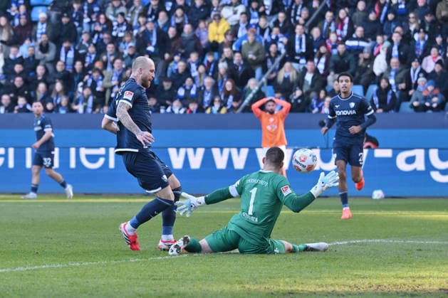Philipp Hofmann (VfL Bochum) erzielt das Tor zum 2:1 18.01.2026, Fussball 2. Bundesliga, Saison 2025 2026, 18. Spieltag, VfL Bochum - SV Darmstadt 98 DFL regulations prohibit any use of photographs as image sequences and or quasi-video Bochum Vonovia Ruhrstadion Nordrhein Westfalen Deutschland
