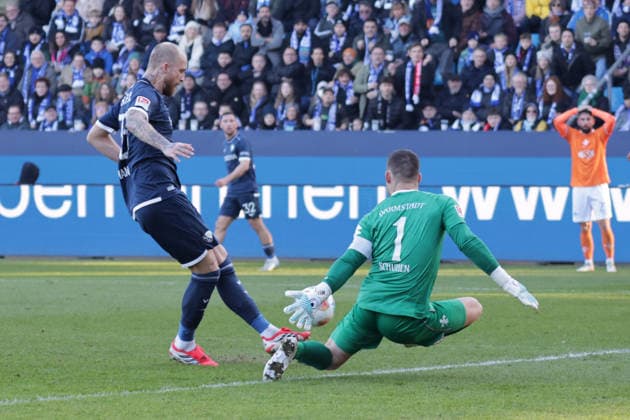 18.01.2026, xgrfx, Fussball 2.Bundesliga, VfL Bochum - SV Darmstadt 98 v.l. Tor, Philipp Hofmann (VfL Bochum) (DFL DFB REGULATIONS PROHIBIT ANY USE OF PHOTOGRAPHS as IMAGE SEQUENCES and or QUASI-VIDEO) Bochum