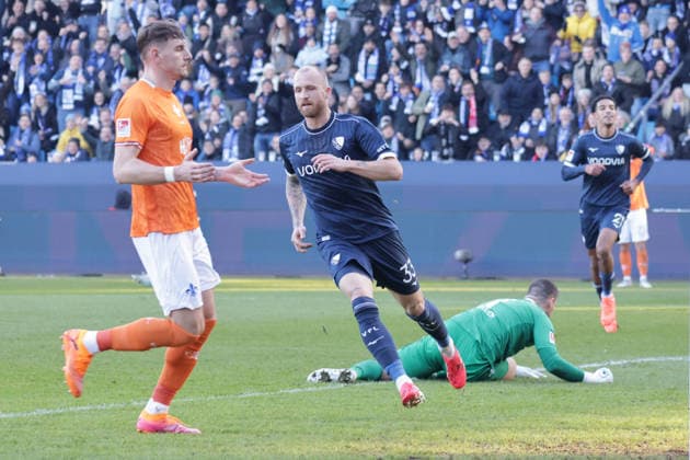18.01.2026, xgrfx, Fussball 2.Bundesliga, VfL Bochum - SV Darmstadt 98 v.l. Tor, Philipp Hofmann (VfL Bochum) (DFL DFB REGULATIONS PROHIBIT ANY USE OF PHOTOGRAPHS as IMAGE SEQUENCES and or QUASI-VIDEO) Bochum