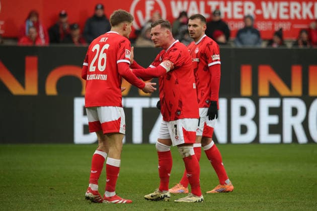 2. Bundesliga: 1. FC Kaiserslautern - Hannover 96 am 18.01.2026 im Fritz-Walter-Stadion in Kaiserslautern Paul Joly (1. FC Kaiserslautern) Marlon Ritter (1. FC Kaiserslautern) Luca Sirch (1. FC Kaiserslautern)