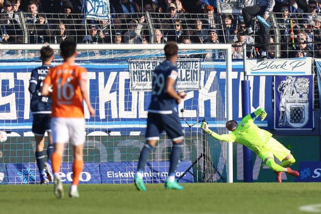 Torschuss zum 1:0 für Darmstadt 98 durch Fraser Hornby (SV Darmstadt 98), Timo Horn (VfL Bochum), Farid Alfa-Ruprecht (VfL Bochum), Hiroki Akiyama (SV Darmstadt 98) GER, VfL Bochum gegen SV Darmstadt 98, Fussball, 2.Liga, 18.Spieltag, Spielzeit 2025 2026, 18.01.2026 DFL REGULATIONS PROHIBIT ANY USE OF PHOTOGRAPHS AS IMAGE SEQUENCES AND OR QUASI-VIDEO GER, VfL Bochum gegen SV Darmstadt 98, Fussball, 2.Liga, 18.Spieltag, Spielzeit 2025 2026, 18.01.2026 Bochum
