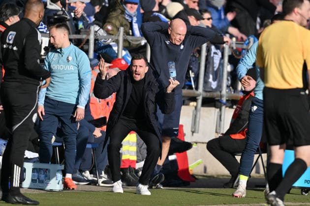 Trainer Uwe Rösler (VfL Bochum), Simon Zoller (Leiter Lizenzbereich VfL Bochum), Felix Passlack (VfL Bochum), v.re. 18.01.2026, Fussball 2. Bundesliga, Saison 2025 2026, 18. Spieltag, VfL Bochum - SV Darmstadt 98 DFL regulations prohibit any use of photographs as image sequences and or quasi-video Bochum Vonovia Ruhrstadion Nordrhein Westfalen Deutschland