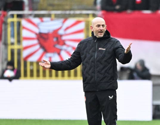 Fussball - 2. Bundesliga - Saison 2025 26 1. FC Kaiserslautern 18.02.2026 Fritz-Walter-Stadion 1. FC Kaiserslautern (fck) - Hannover 96 (h) Trainer Torsten LIEBERKNECHT (1. FC Kaiserslautern) 1. FC Kaiserslautern