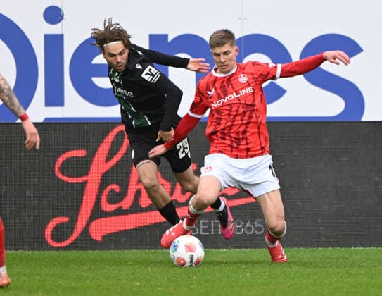 Fussball - 2. Bundesliga - Saison 2025 26 1. FC Kaiserslautern 18.02.2026 Fritz-Walter-Stadion 1. FC Kaiserslautern (fck) - Hannover 96 (h) Kolja OUDENNE (Hannover 96), li - Paul JOLY(1. FC Kaiserslautern) 1. FC Kaiserslautern