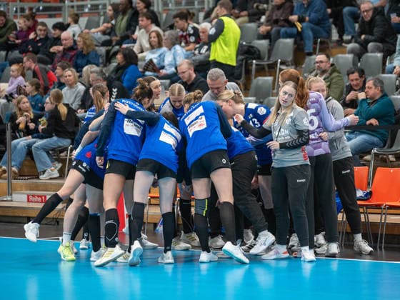Die Rostocker Mannschaft motiviert sich noch einmal fuer das Spiel. TSV Bayer 04 Leverkusen vs. Rostocker Handball Club, Handball, ALSCO Handballbundesliga Frauen, 14. Spieltag, Saison 2025 2026, 18.01.2026 TSV Bayer 04 Leverkusen vs. Rostocker Handball Club, Handball, ALSCO Handballbundesliga Frauen, 18. Spieltag, Saison 2025 2026, 18.01.2026 Leverkusen Copyright: xEibner-Pressefoto ThomasxHaeslerx EP_THR