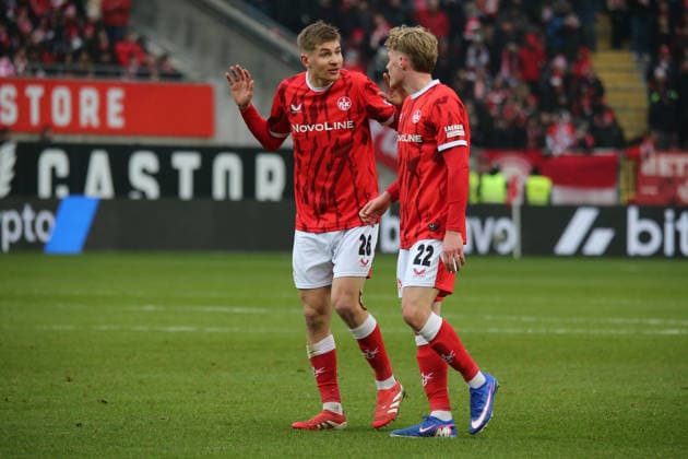 2. Bundesliga: 1. FC Kaiserslautern - Hannover 96 am 18.01.2026 im Fritz-Walter-Stadion in Kaiserslautern Paul Joly (1. FC Kaiserslautern) Mika Haas (1. FC Kaiserslautern)