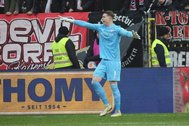 2. Bundesliga: 1. FC Kaiserslautern - Hannover 96 am 18.01.2026 im Fritz-Walter-Stadion in Kaiserslautern Julian Krahl (1. FC Kaiserslautern) gibt Anweisungen, gestikuliert, mit den Armen gestikulieren gives instructions, gesticulate