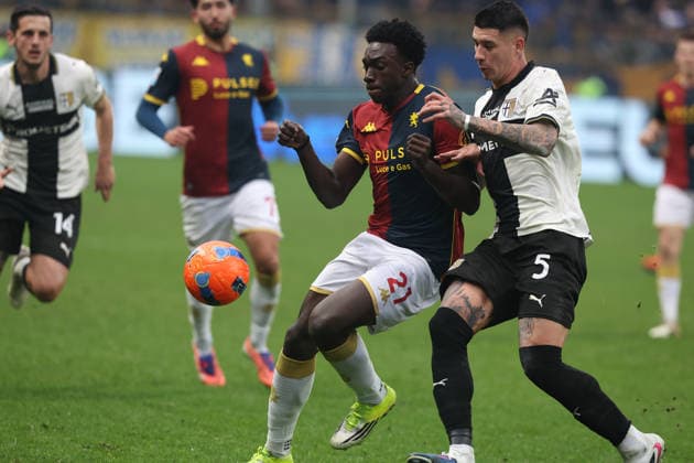 Genoa™s Jeff Ekhator fight for the ball with Parma™s Lautaro Valenti during the Serie A soccer match between Parma and Genoa at the Ennio Tardini Stadium in Parma - Sunday , January 18, 2026. - Soccer .  Copyright: xGiannixSantandrea LaPressex