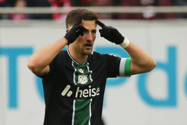 2. Bundesliga: 1. FC Kaiserslautern - Hannover 96 am 18.01.2026 im Fritz-Walter-Stadion in Kaiserslautern Torjubel nach dem Tor zum celebrating the goal celebrate 0:1 durch Enzo Leopold (Hannover 96)