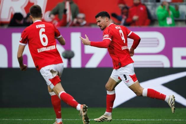 Ivan Prtajin (1.FC Kaiserslautern) bejubelt den Treffer zum 1:1, 1. FC Kaiserslautern vs Hannover 96, Fussball, 2. Bundesliga, 18. Spieltag, Saison 2025 2026, 18.01.2025 1. FC Kaiserslautern vs Hannover 96, Fussball, 2. Bundesliga, 18. Spieltag, Saison 2025 2026, 18.01.2025