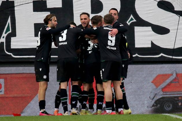 2. Bundesliga: 1. FC Kaiserslautern - Hannover 96 am 18.01.2026 im Fritz-Walter-Stadion in Kaiserslautern Torjubel nach dem Tor zum celebrating the goal celebrate 0:1 durch Enzo Leopold (Hannover 96)