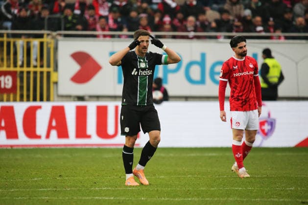 2. Bundesliga: 1. FC Kaiserslautern - Hannover 96 am 18.01.2026 im Fritz-Walter-Stadion in Kaiserslautern Torjubel nach dem Tor zum celebrating the goal celebrate 0:1 durch Enzo Leopold (Hannover 96)