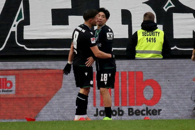 2. Bundesliga: 1. FC Kaiserslautern - Hannover 96 am 18.01.2026 im Fritz-Walter-Stadion in Kaiserslautern Torjubel nach dem Tor zum celebrating the goal celebrate 0:1 durch Enzo Leopold (Hannover 96)