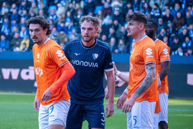 Deutschland: 2.Bundesliga 2025 26 Vfl Bochum vs. SV Darmstadt 98,18. Spieltag - 18.01.2026 - Vonovia Ruhstadion (Bochum) Philipp Strompf (Vfl Bochum,3) Fraser Hornby (SV Darmstadt 98,9) Matej Majlica (SV Darmstadt 98,5)