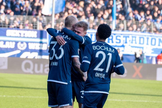 Deutschland: 2.Bundesliga 2025 26 Vfl Bochum vs. SV Darmstadt 98,18. Spieltag - 18.01.2026 - Vonovia Ruhstadion (Bochum) Jubeltor Philipp Hofmann (Vfl Bochum,33) Francis Onyeka (Vfl Bochum,21)