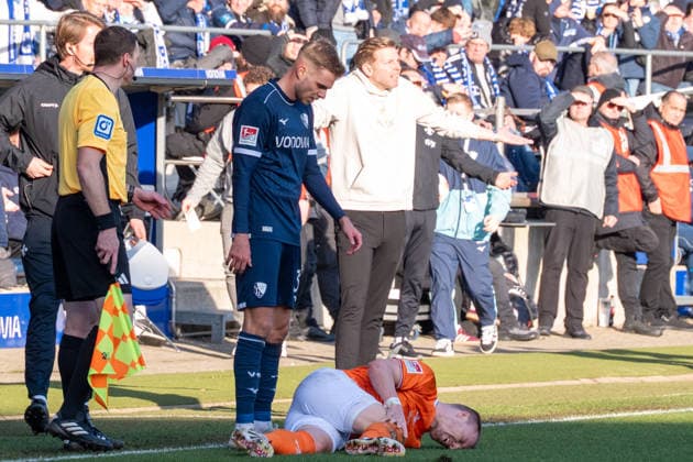 Deutschland: 2.Bundesliga 2025 26 Vfl Bochum vs. SV Darmstadt 98,18. Spieltag - 18.01.2026 - Vonovia Ruhstadion (Bochum) am Böden Fabian Halland (SV Darmstadt 98,32) Leandro Morgalla (Vfl Bochum,39)