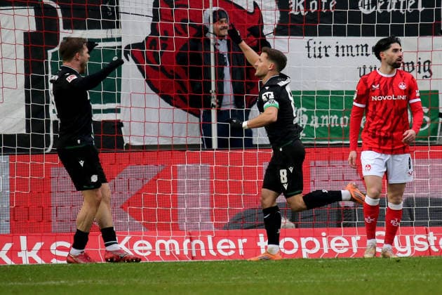 2. Bundesliga: 1. FC Kaiserslautern - Hannover 96 am 18.01.2026 im Fritz-Walter-Stadion in Kaiserslautern Torjubel nach dem Tor zum celebrating the goal celebrate 0:1 durch Enzo Leopold (Hannover 96)