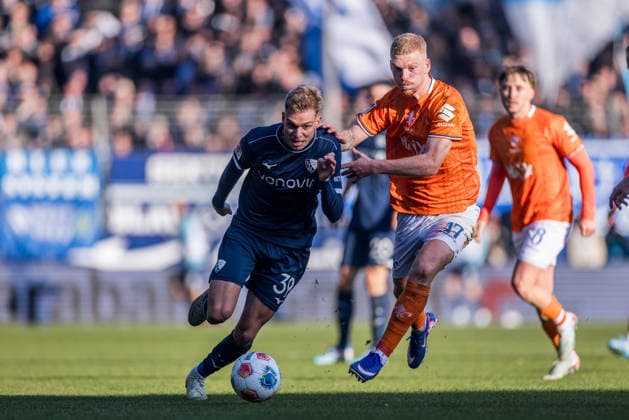 2. Fussball Bundesliga, VfL Bochum - SV Darmstadt 98; 18.01.2026 Zweikampf Leandro Morgalla (VfL Bochum, 39), Kai Klefisch (SV Darmstadt 98, 17) 2. Fussball Bundesliga, VfL Bochum - SV Darmstadt 98, VONONVIA Ruhrstadion am 18.01.2026 DFL REGULATIONS PROHIBIT ANY USE OF PHOTOGRAPHS AS IMAGE SEQUENCES AND OR QUASI-VIDEO.